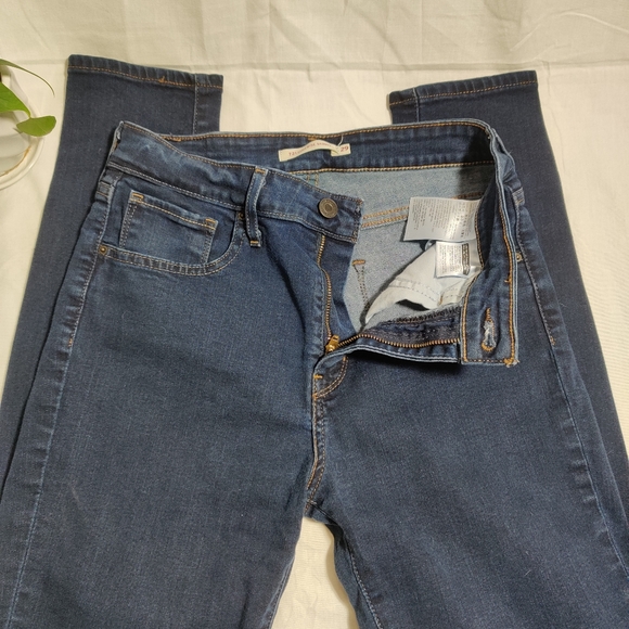 Levi's 721 Jeans - Picture 7 of 9